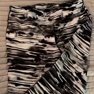 Danskin Capri Leggings